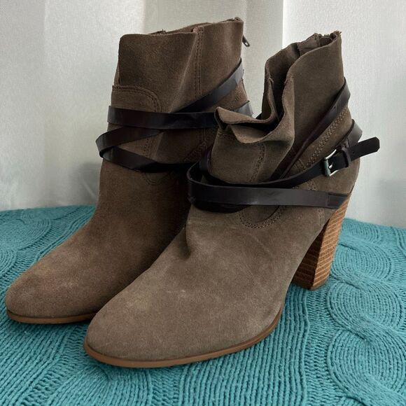 Carlos Santana Women's Miles Suede Chucky Heel Ankle Bootie Taupe Size 9.5 NWOT - Picture 1 of 8